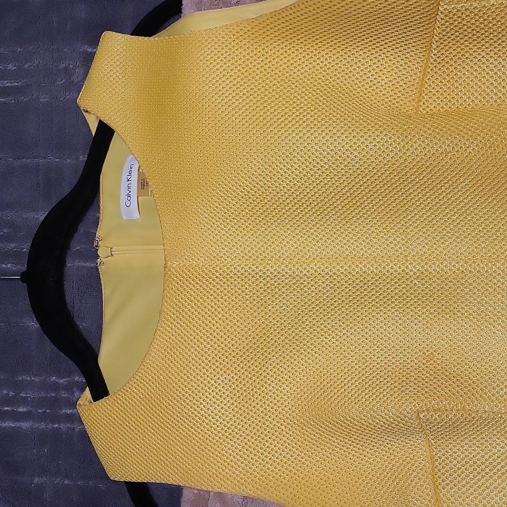 Summer yellow Calvin Klein poly pique honeycomb dress. - Picture 3 of 5